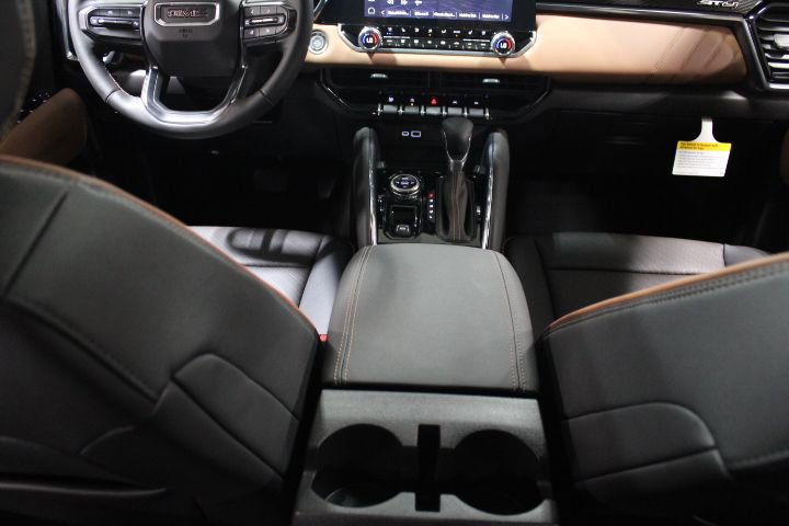 New 2026 GMC Canyon AT4 w/ Technology Plus Package AWD/4WD image 32