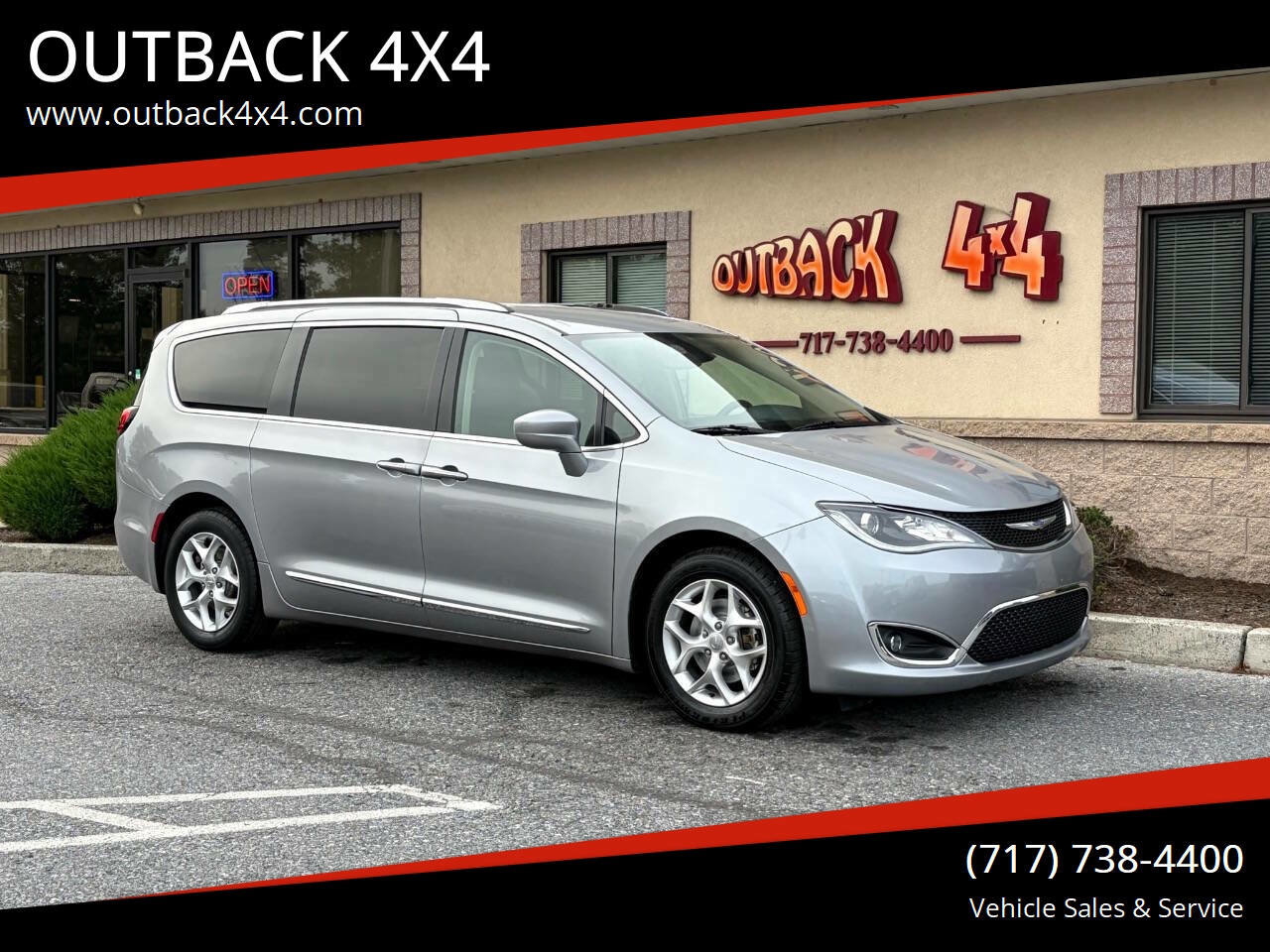 Used 2020 Chrysler Pacifica Touring-L w/ Tire & Wheel Group image 1