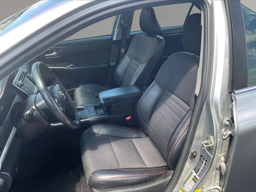 Used 2017 Toyota Camry SE w/ Moonroof Package FWD image 21