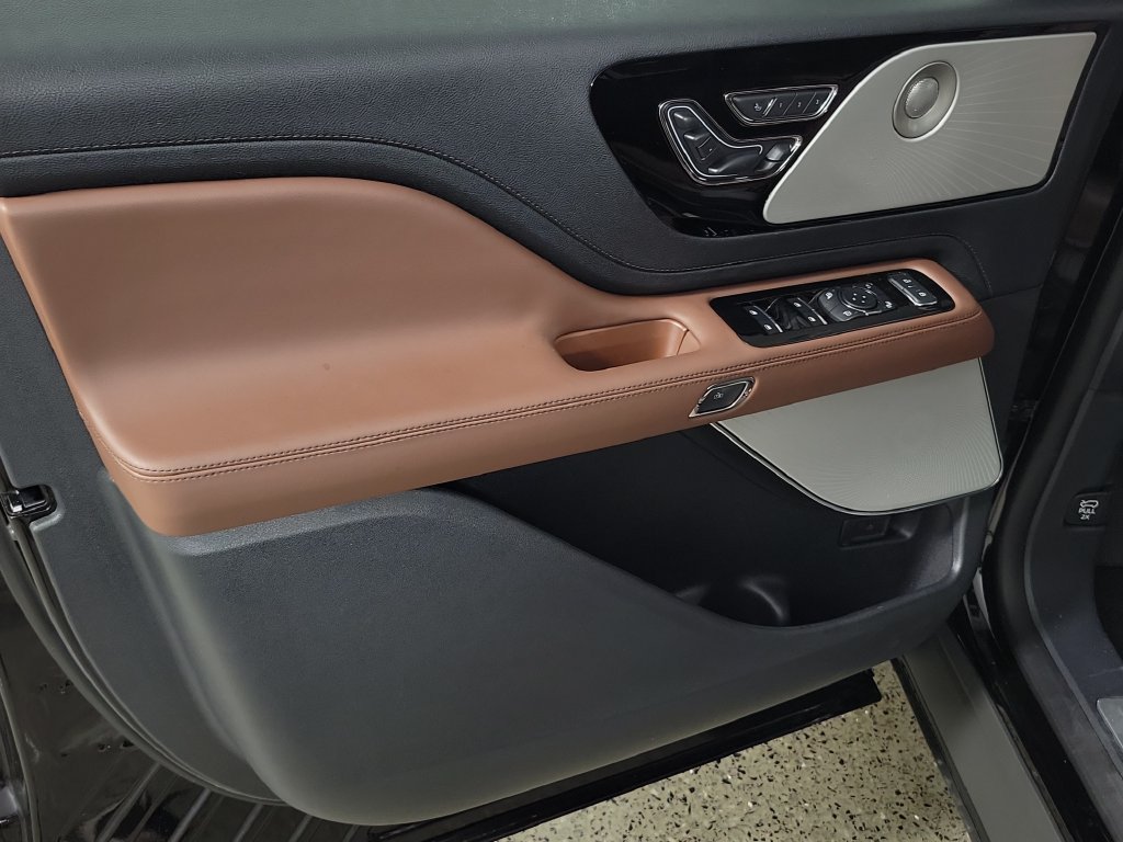 New 2026 Lincoln Aviator Reserve w/ Luxury Package RWD image 21