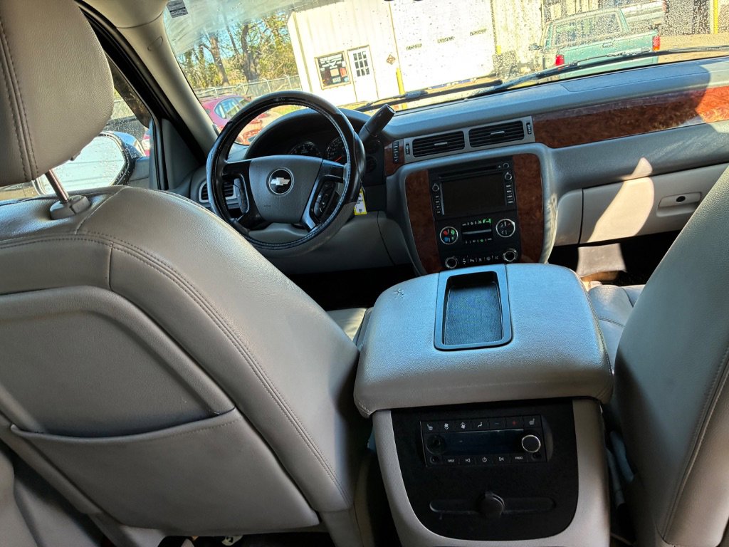 Used 2008 Chevrolet Tahoe LTZ w/ LTZ Preferred Equipment Group image 6
