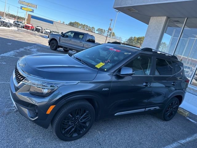 Used 2023 Kia Seltos Nightfall Edition image 3