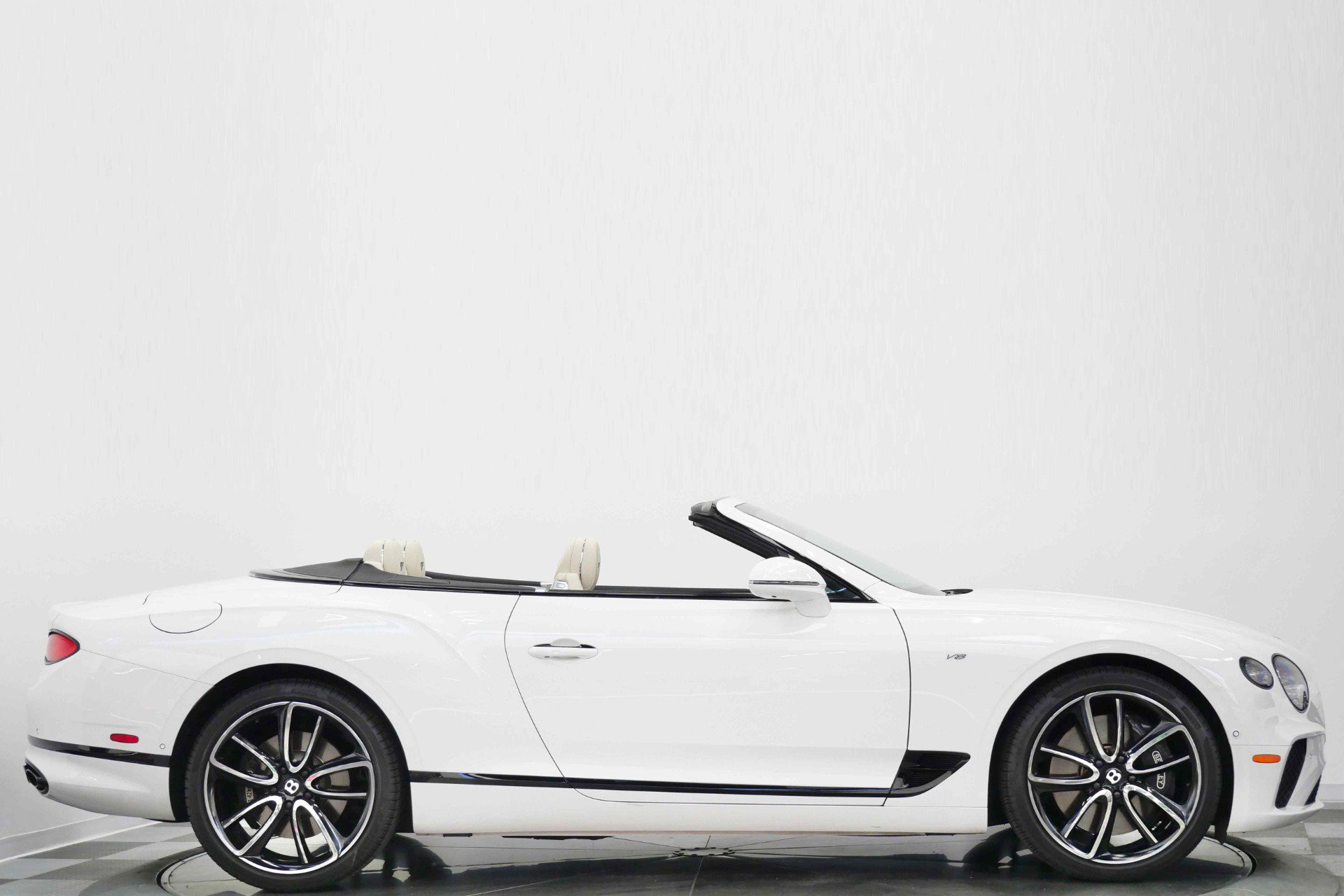 Used 2022 Bentley Continental GT AWD/4WD image 2