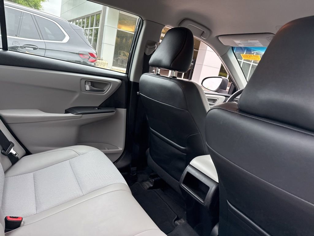 Used 2016 Toyota Camry SE FWD image 9