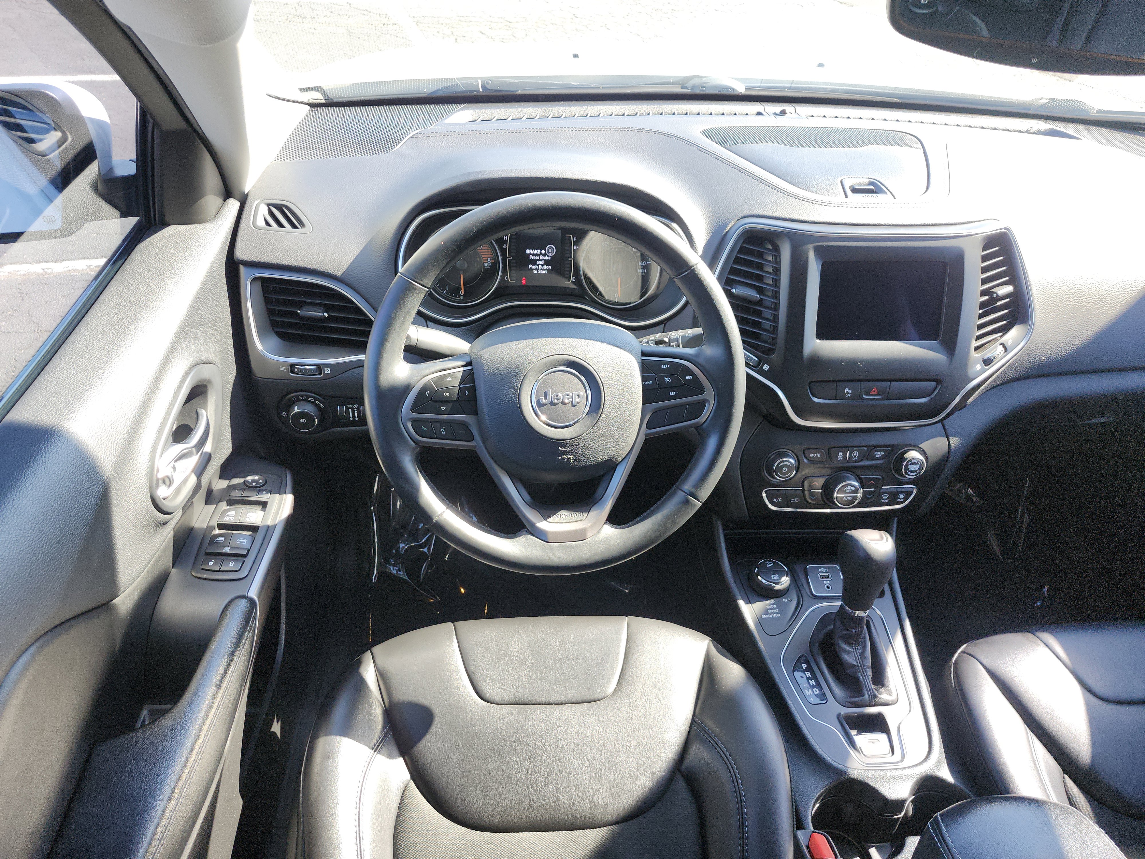 Used 2019 Jeep Cherokee Latitude Plus w/ Comfort/Convenience Group AWD/4WD image 27