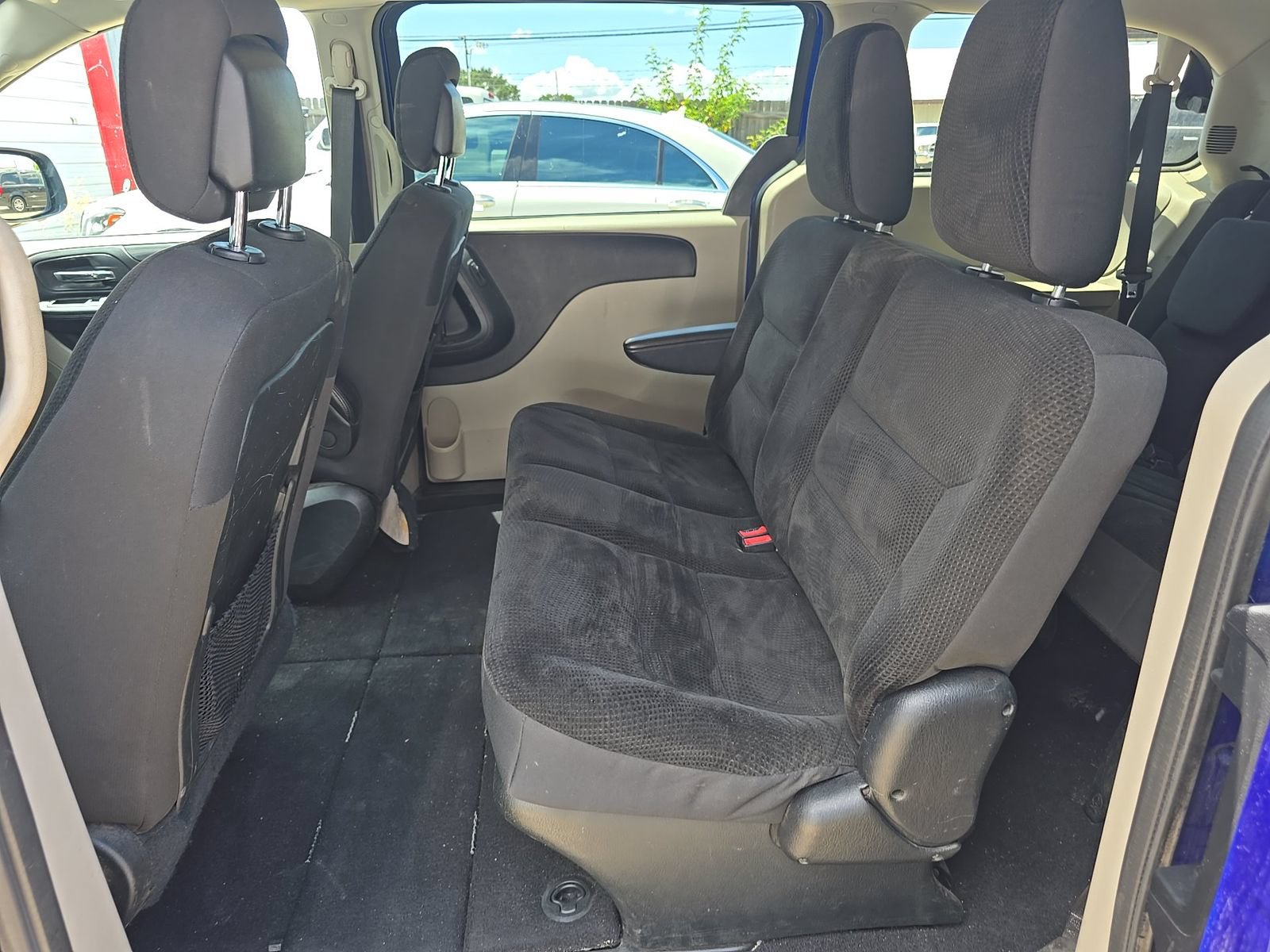 Used 2018 Dodge Grand Caravan SE w/ UConnect Hands-Free Group FWD image 8