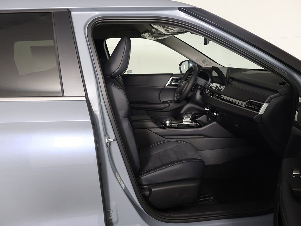 New 2026 Mitsubishi Outlander SE image 32