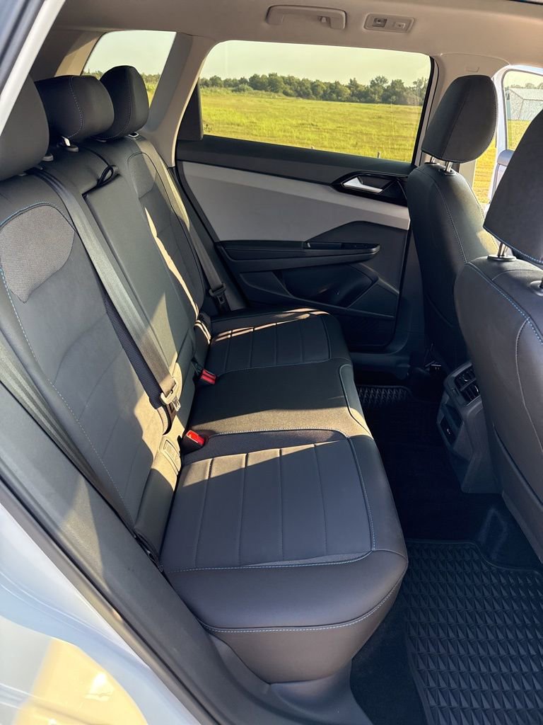 Used 2024 Volkswagen Taos SE image 11