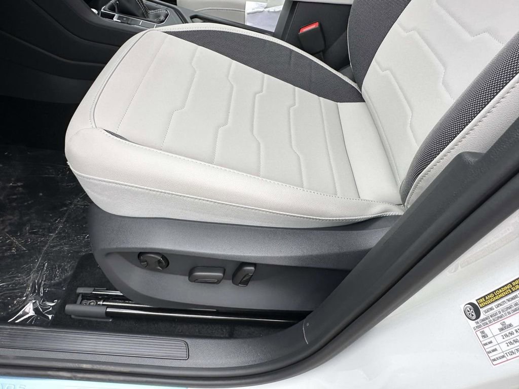 New 2026 Volkswagen Taos SE FWD image 14