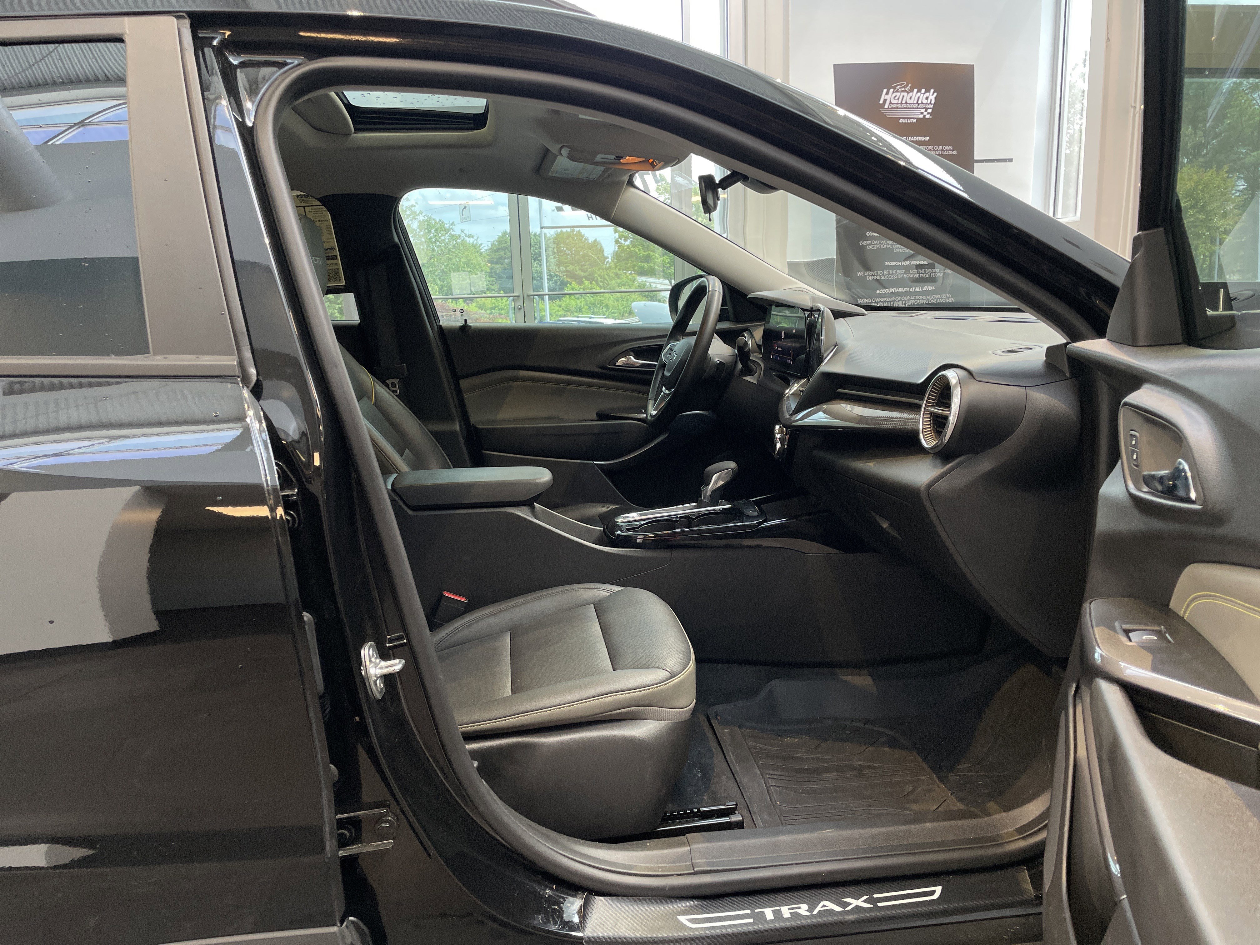 Used 2025 Chevrolet Trax ACTIV w/ Sunroof Package FWD image 35
