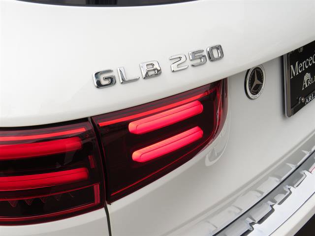 Used 2025 Mercedes-Benz GLB 250 4MATIC image 26