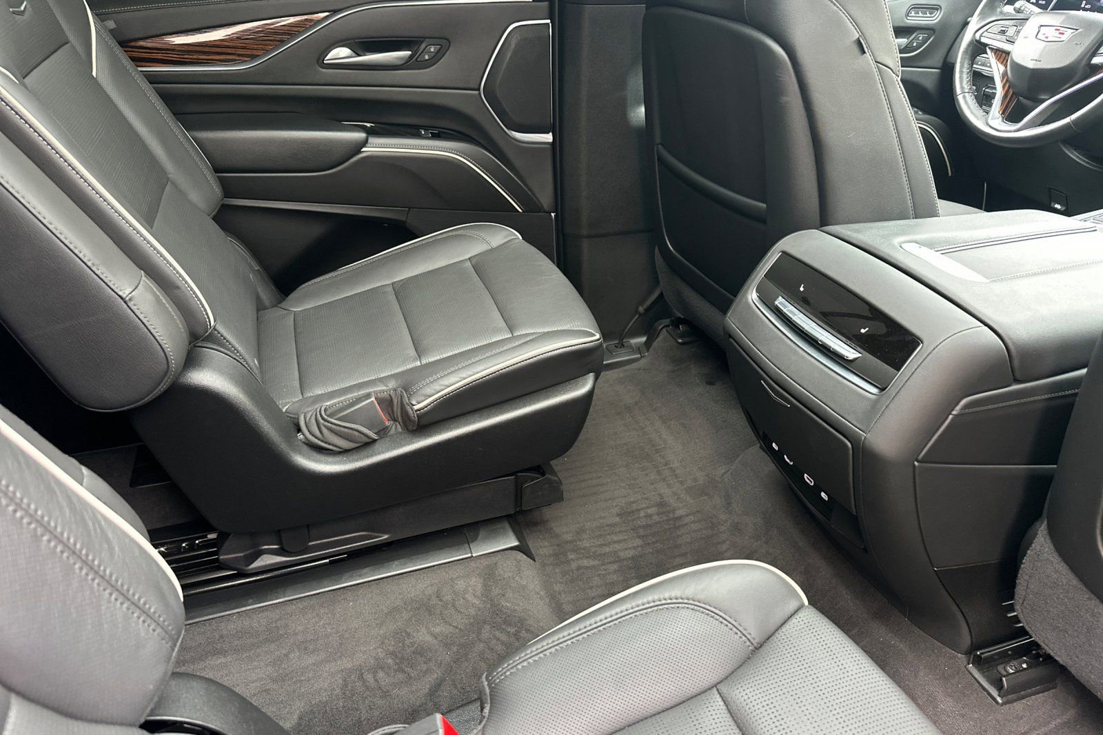 Used 2024 Cadillac Escalade ESV Premium Luxury w/ Performance Package image 20