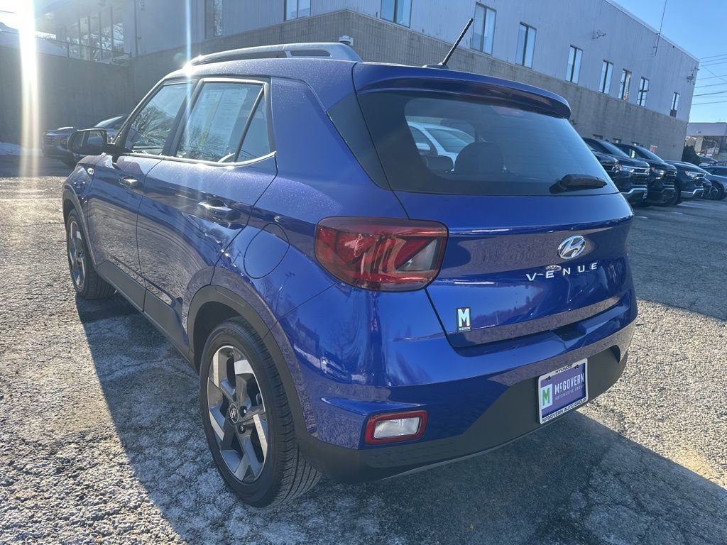 Used 2025 Hyundai Venue Limited image 3