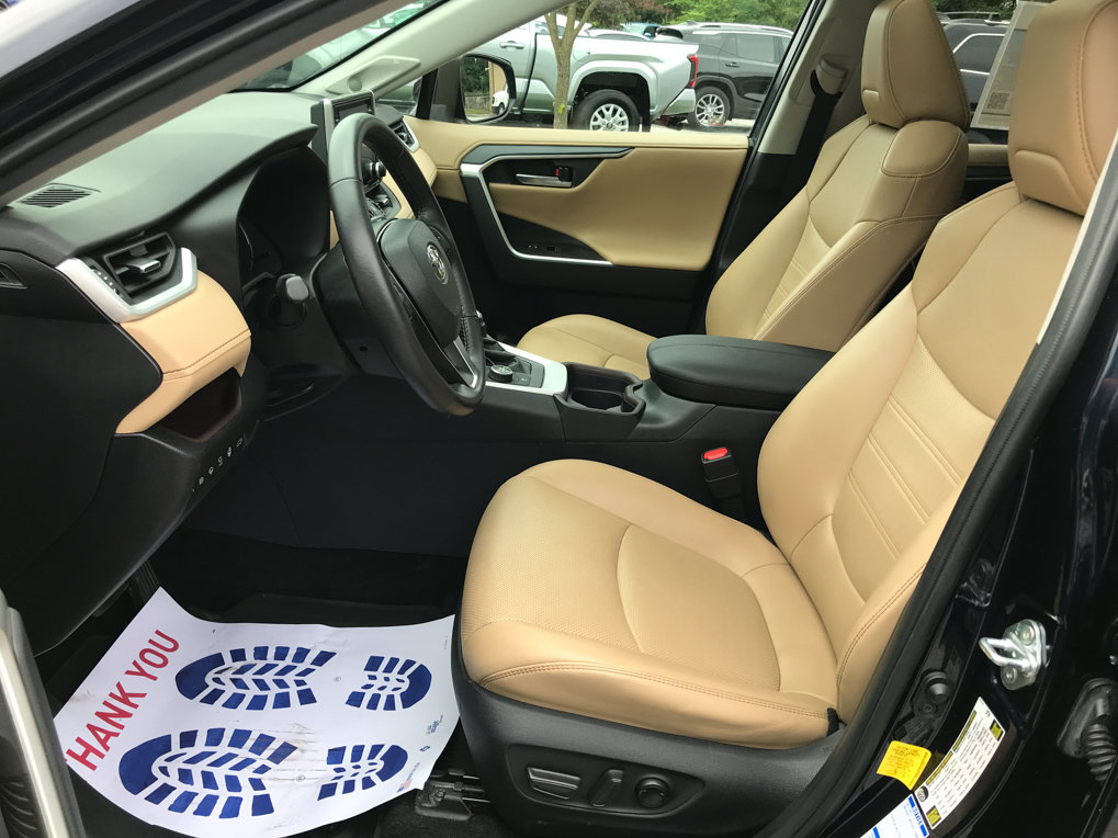 Used 2020 Toyota RAV4 Limited AWD/4WD image 27
