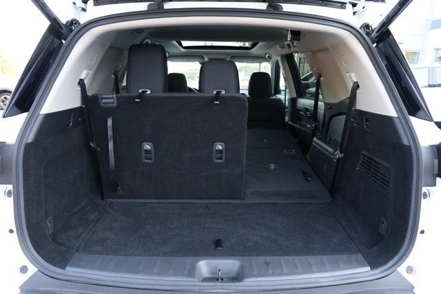 Certified 2025 Nissan Pathfinder SV w/ SV Premium Package FWD image 8