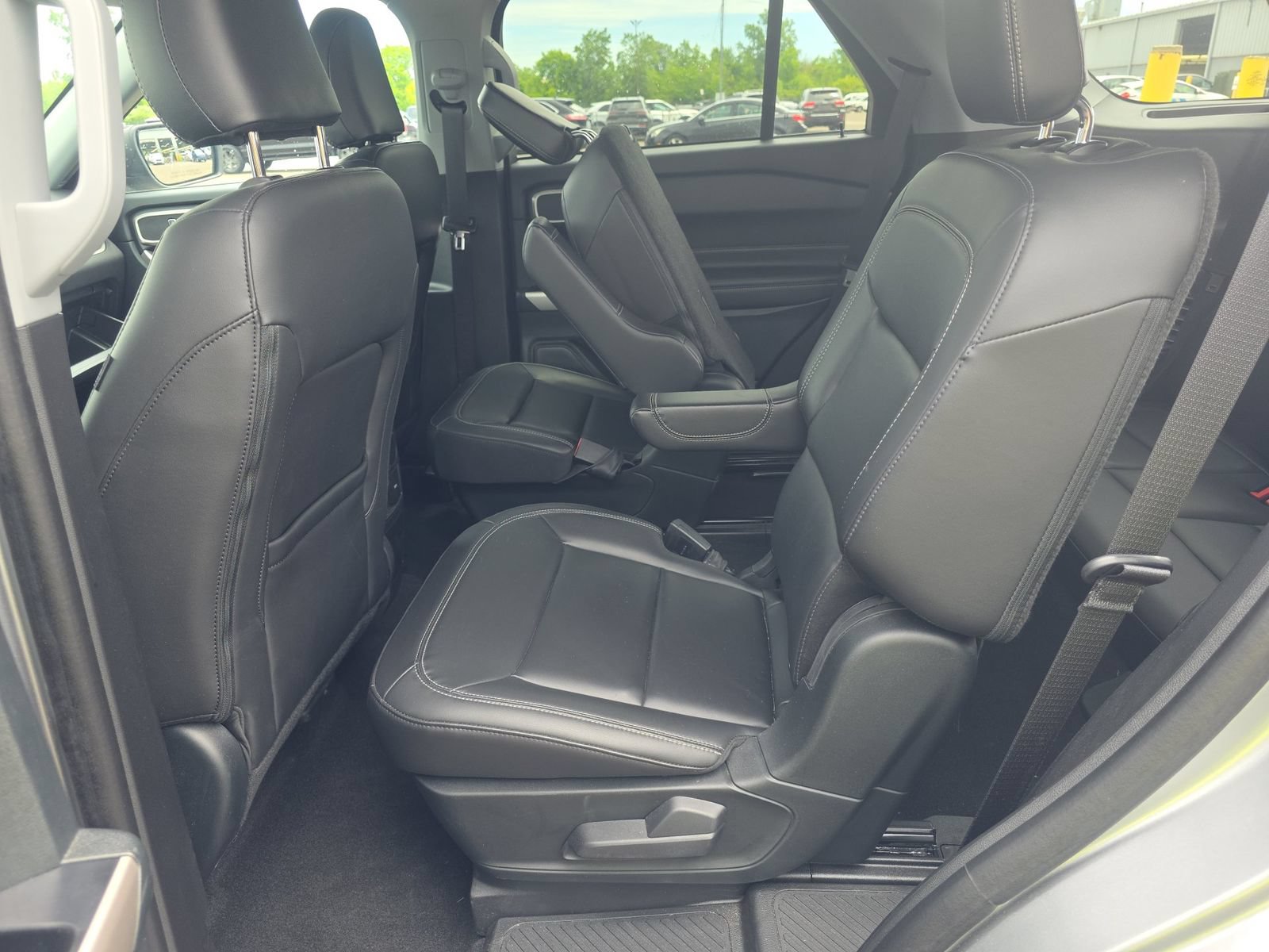 Used 2024 Ford Explorer XLT w/ Equipment Group 202A AWD/4WD image 10