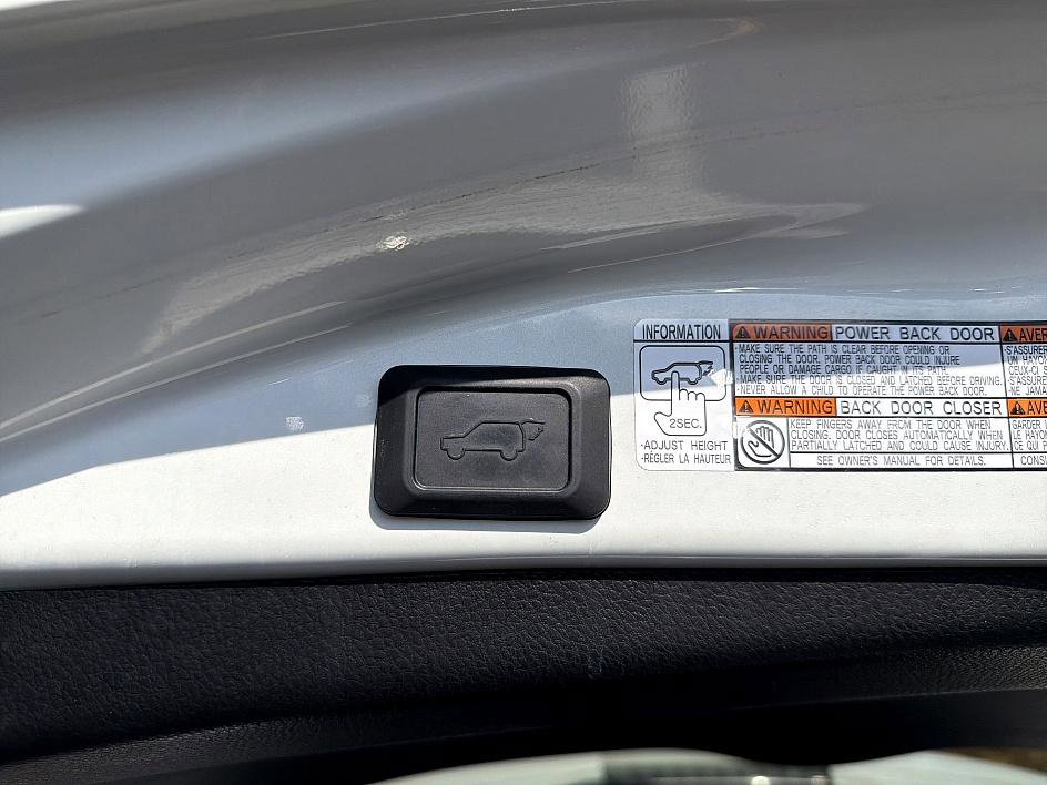 Used 2018 Toyota RAV4 Limited image 24