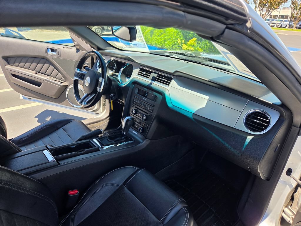 Used 2013 Ford Mustang GT Premium RWD image 10