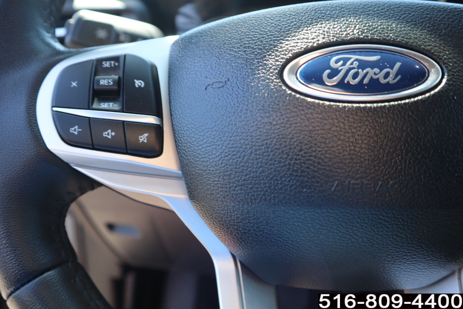 Used 2023 Ford Explorer XLT AWD/4WD image 16