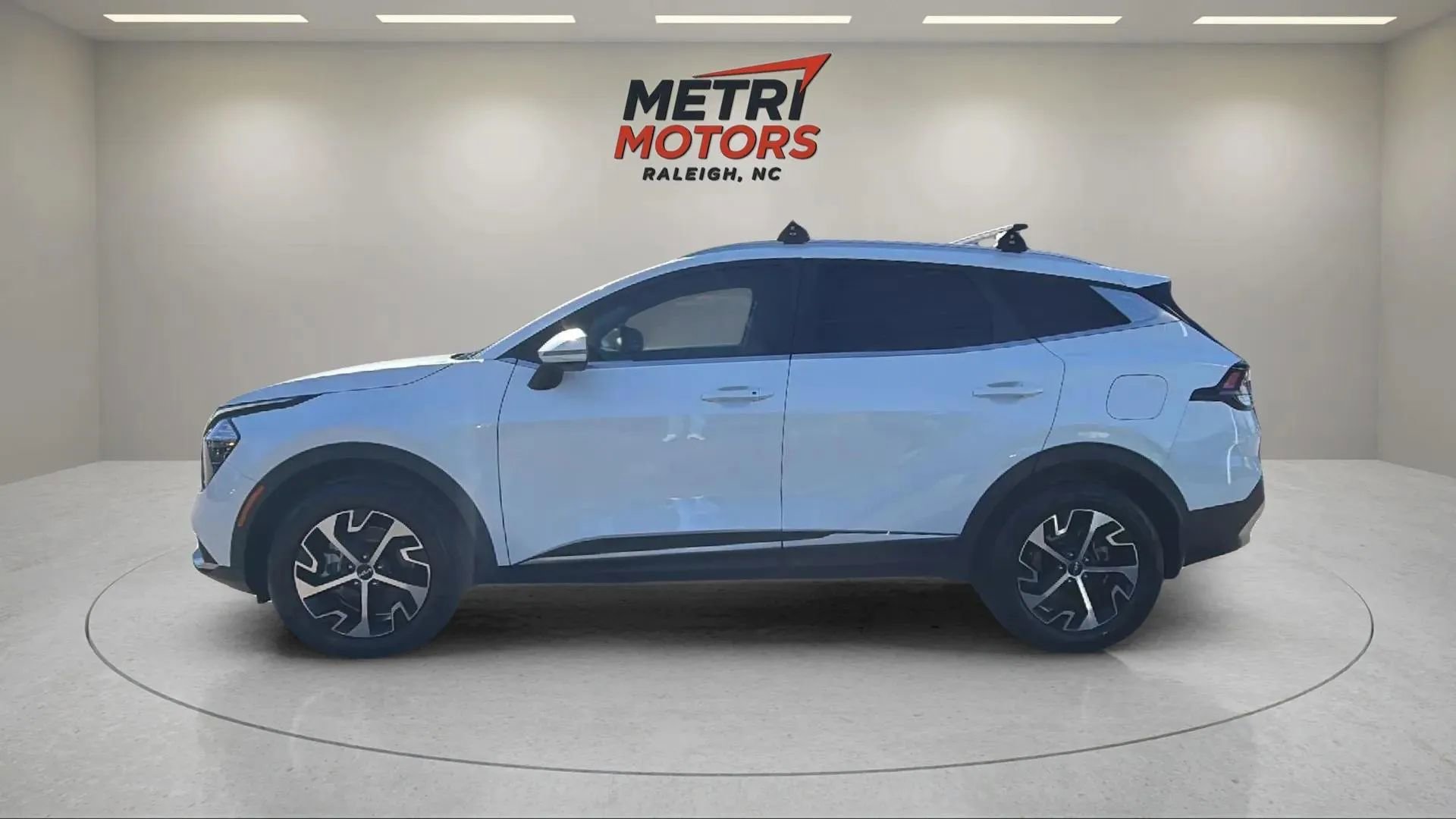 Used 2023 Kia Sportage EX image 8