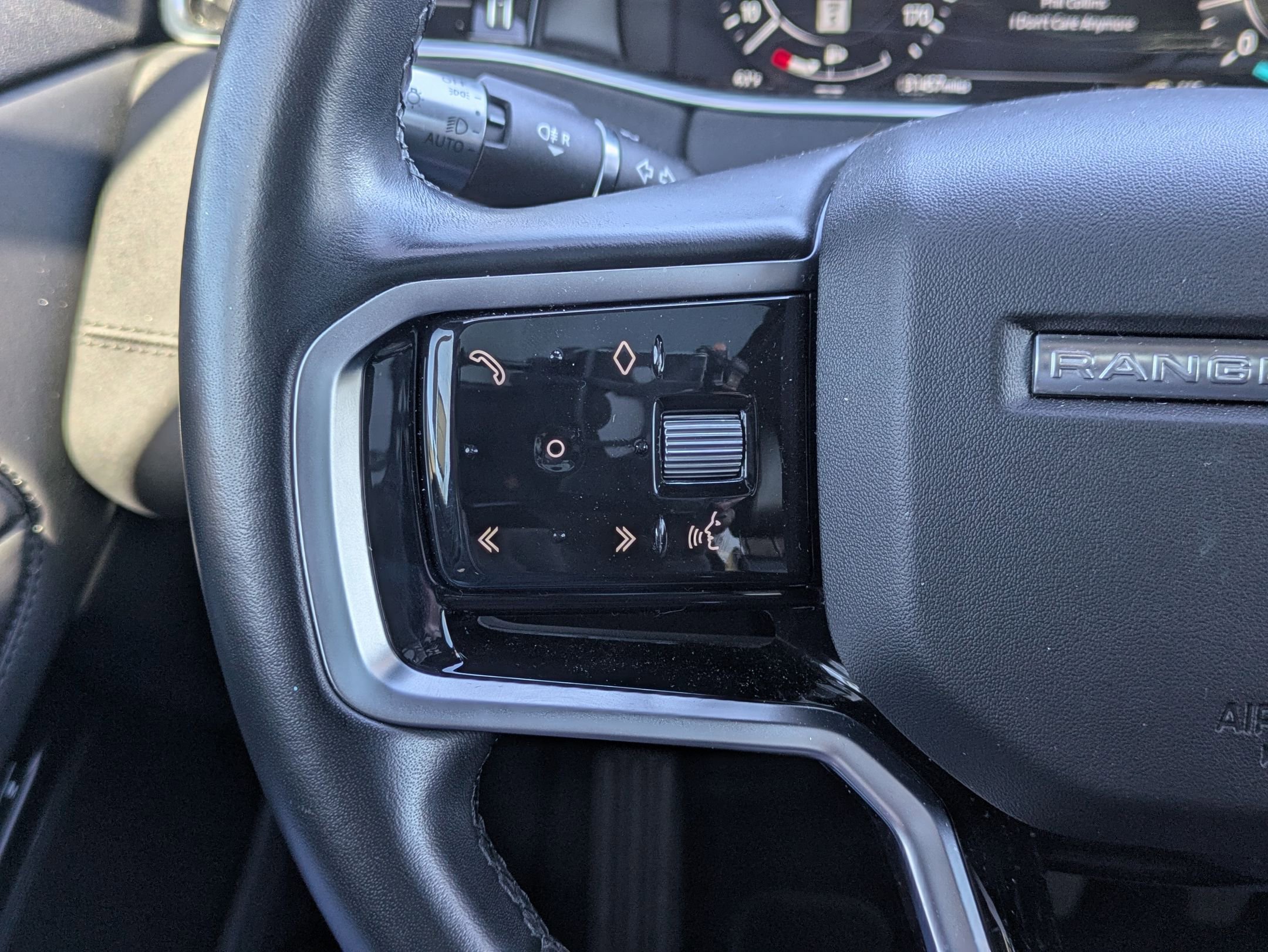 Used 2022 Land Rover Range Rover Evoque SE image 25