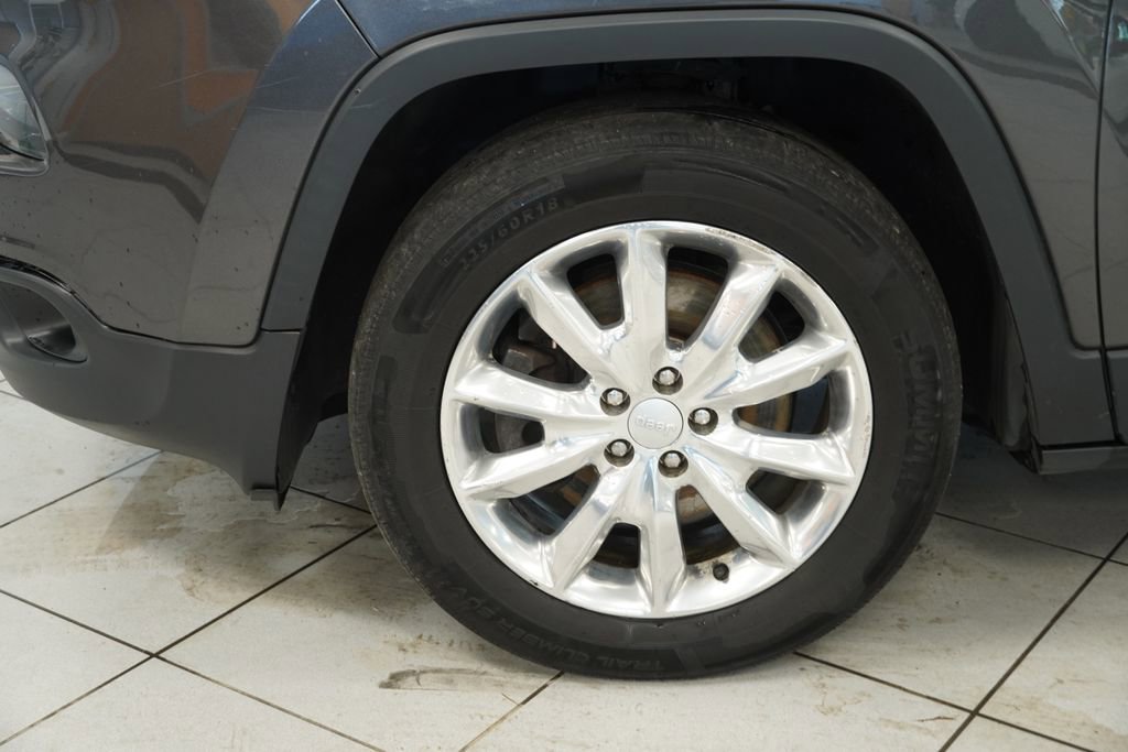 Used 2017 Jeep Cherokee Limited w/ Luxury Group image 19