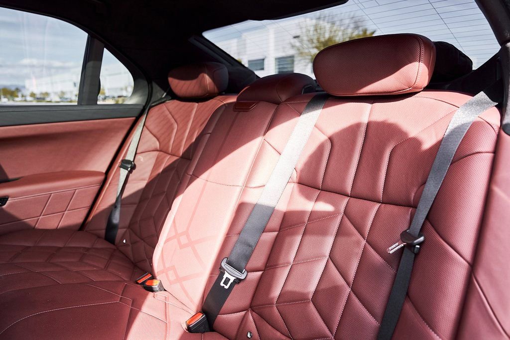 Used 2025 BMW 760i xDrive w/ Premium Package image 45