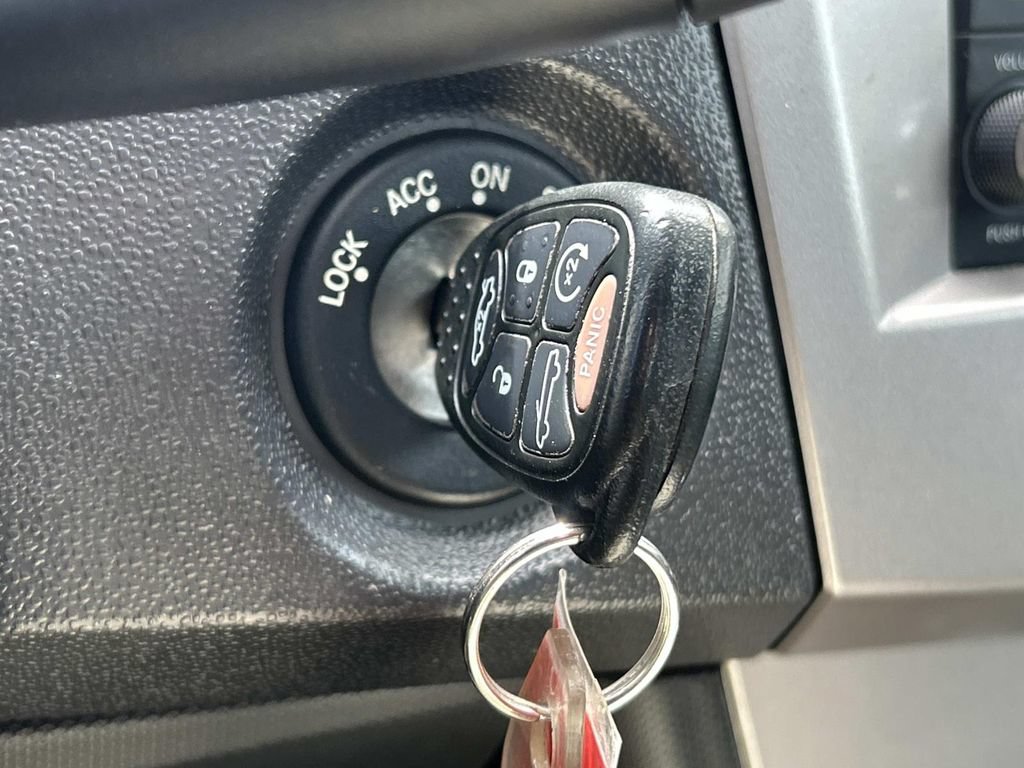 Used 2009 Chrysler Sebring Limited FWD image 25