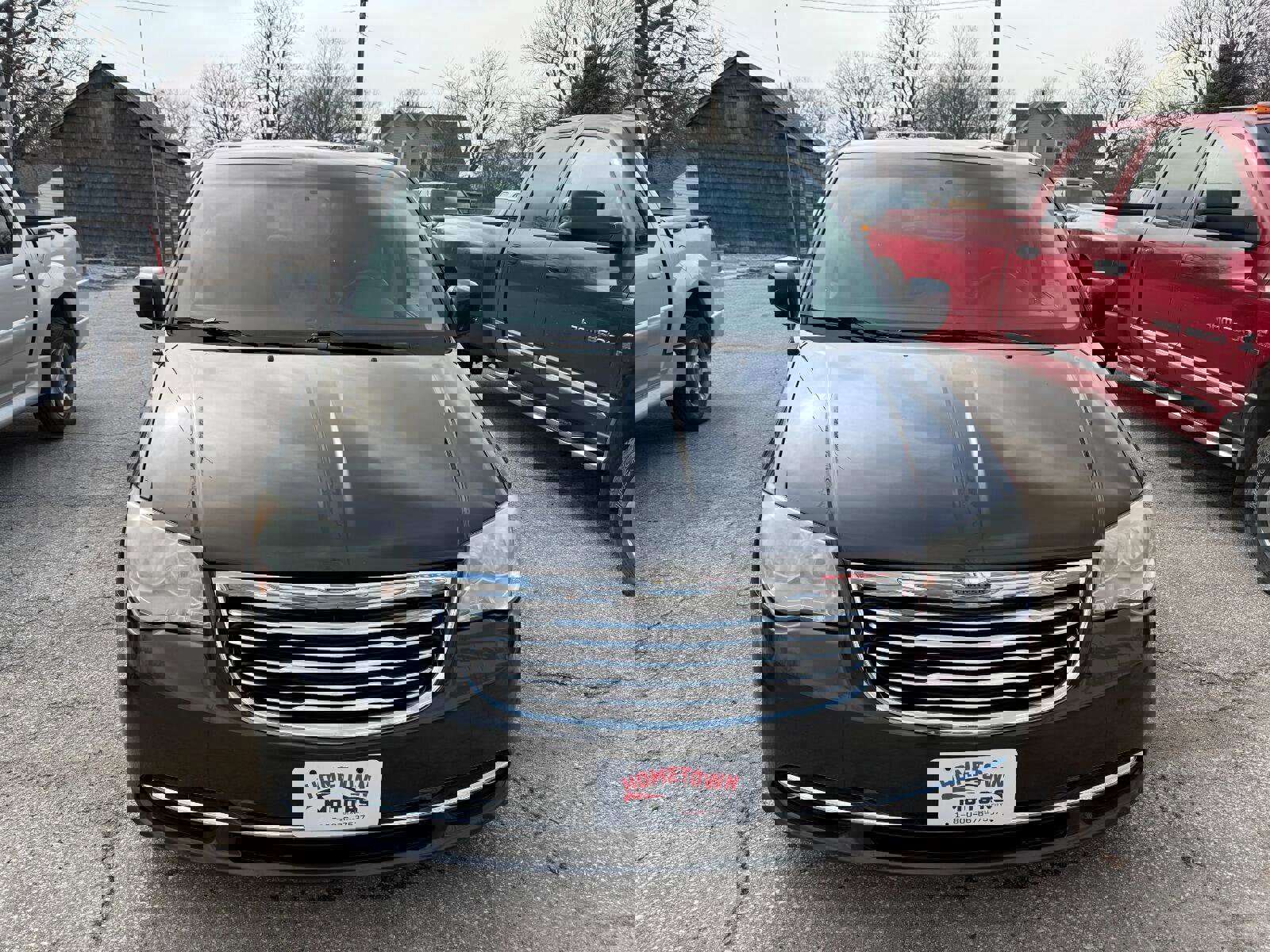 Used 2012 Chrysler Town & Country Touring image 2