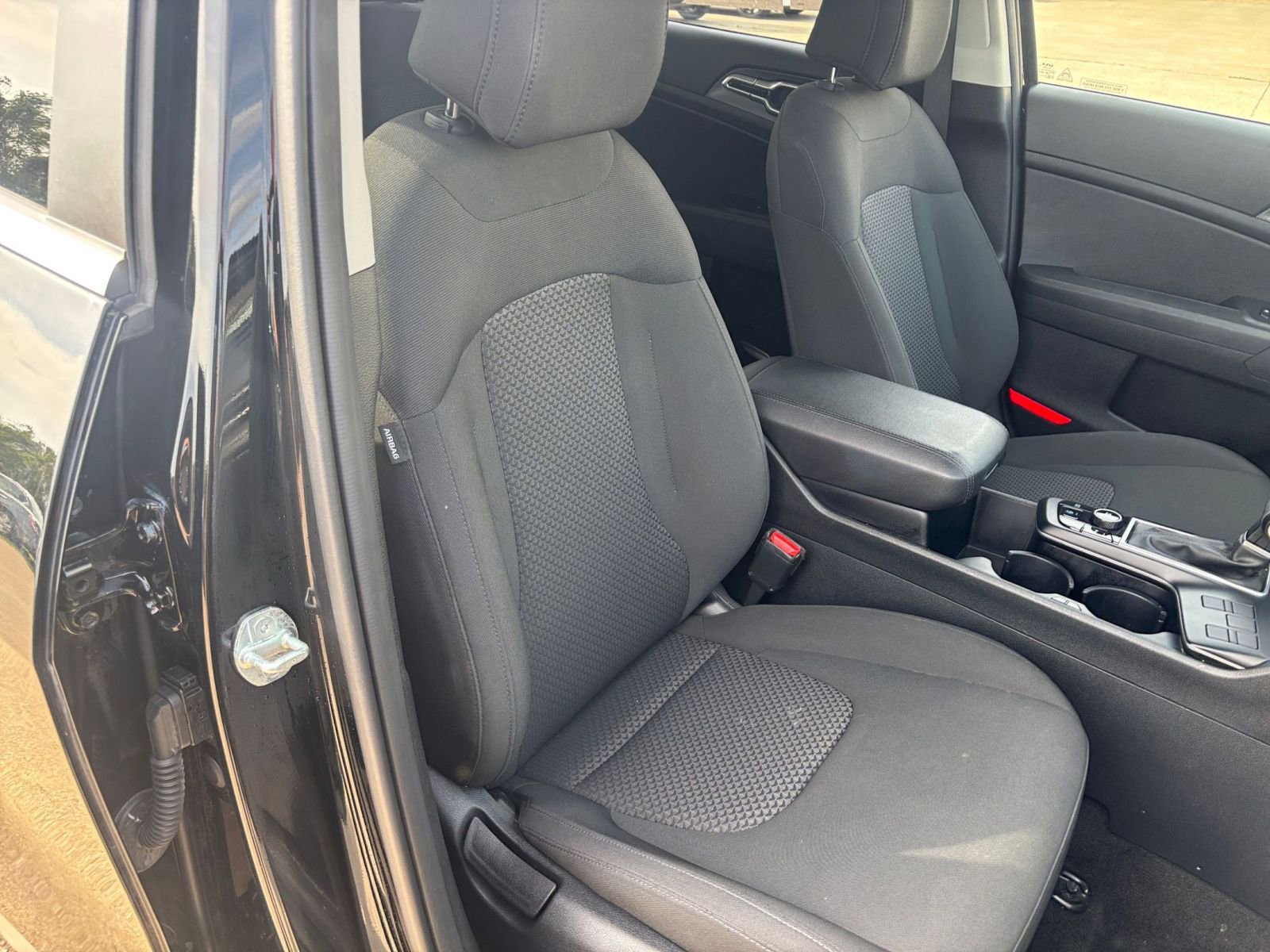 Used 2025 Kia Sportage LX image 35