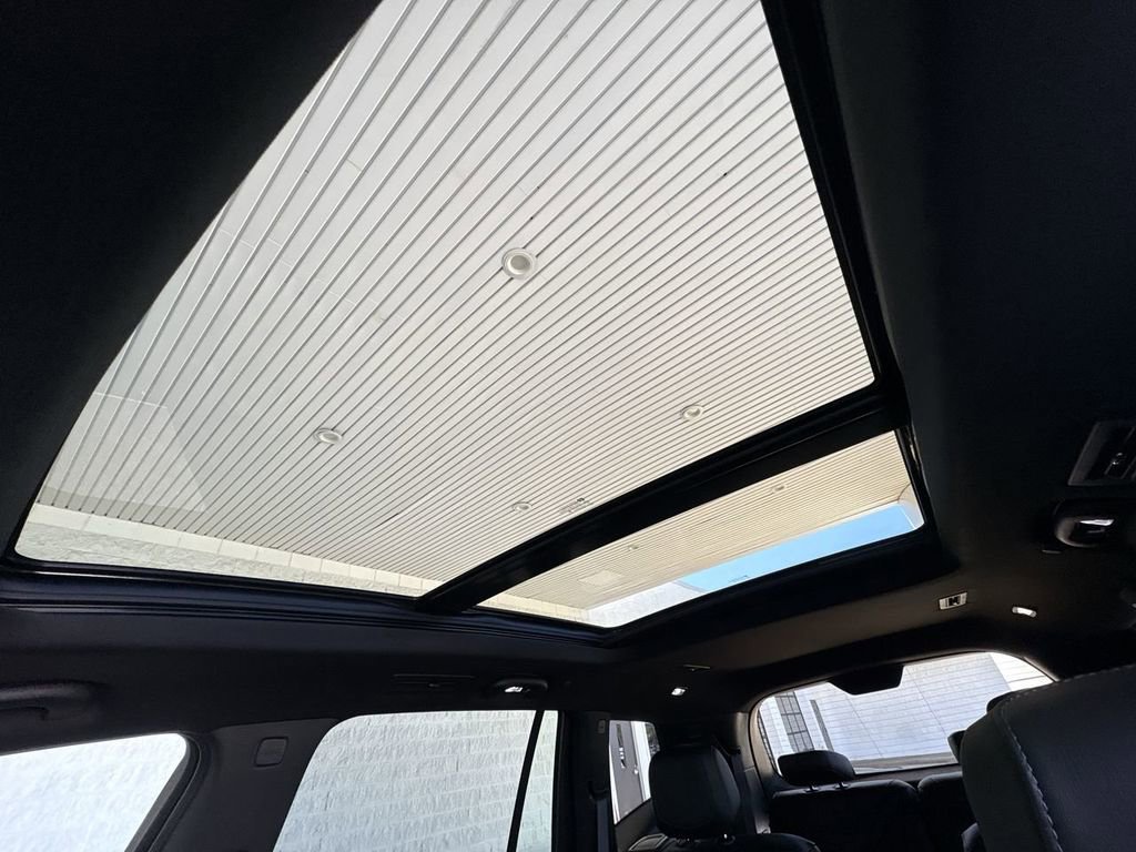 Certified 2025 Cadillac XT6 Premium Luxury AWD/4WD image 19