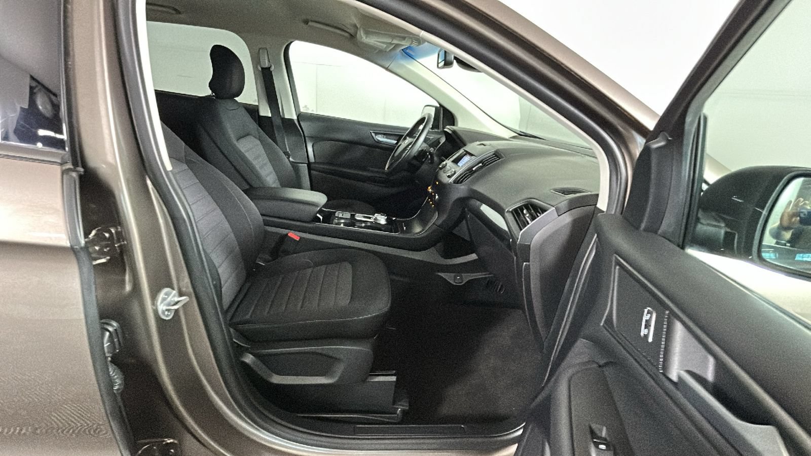 Used 2019 Ford Edge SE AWD/4WD image 35