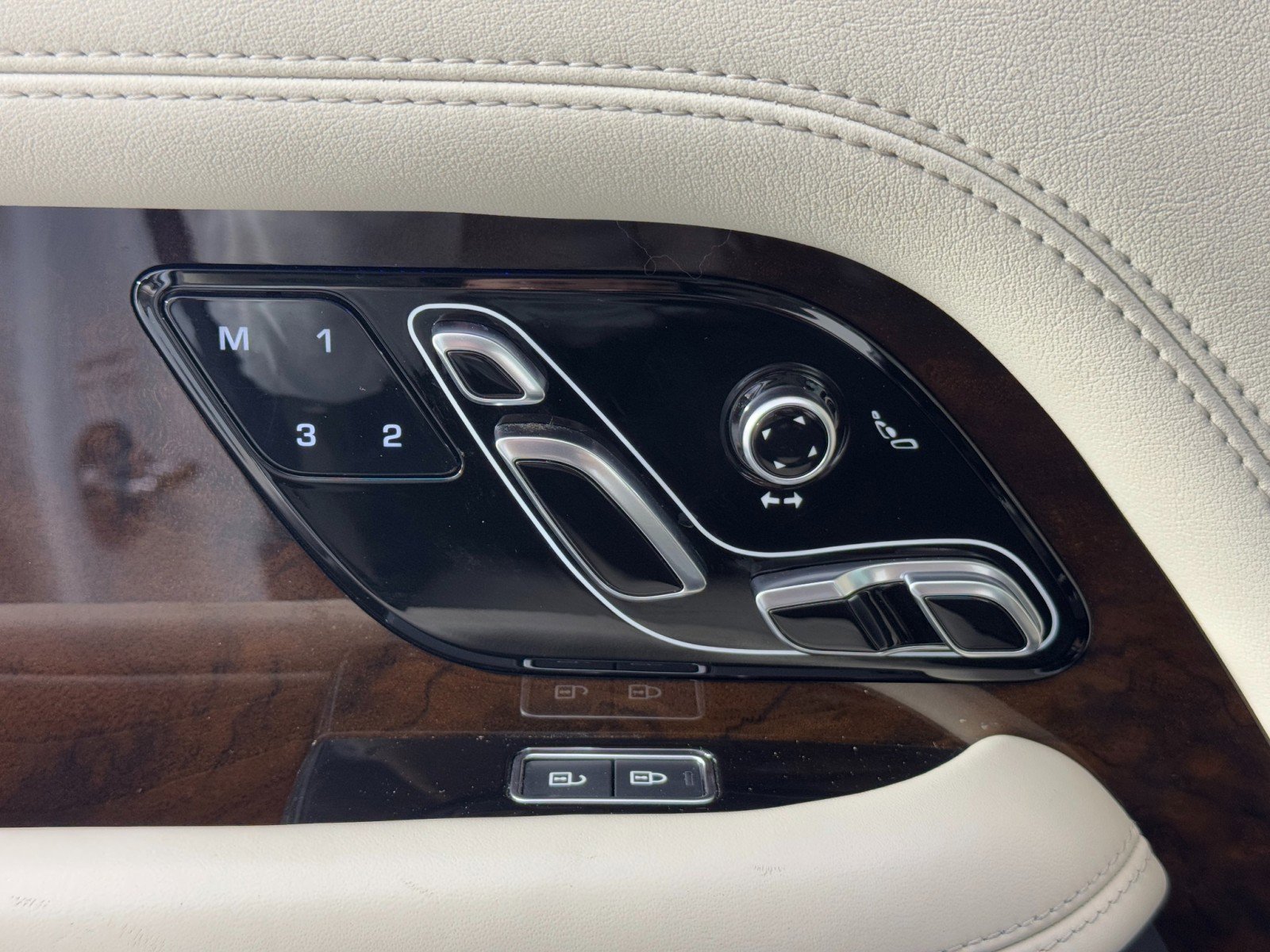 Used 2021 Land Rover Range Rover P525 Westminster Edition image 19