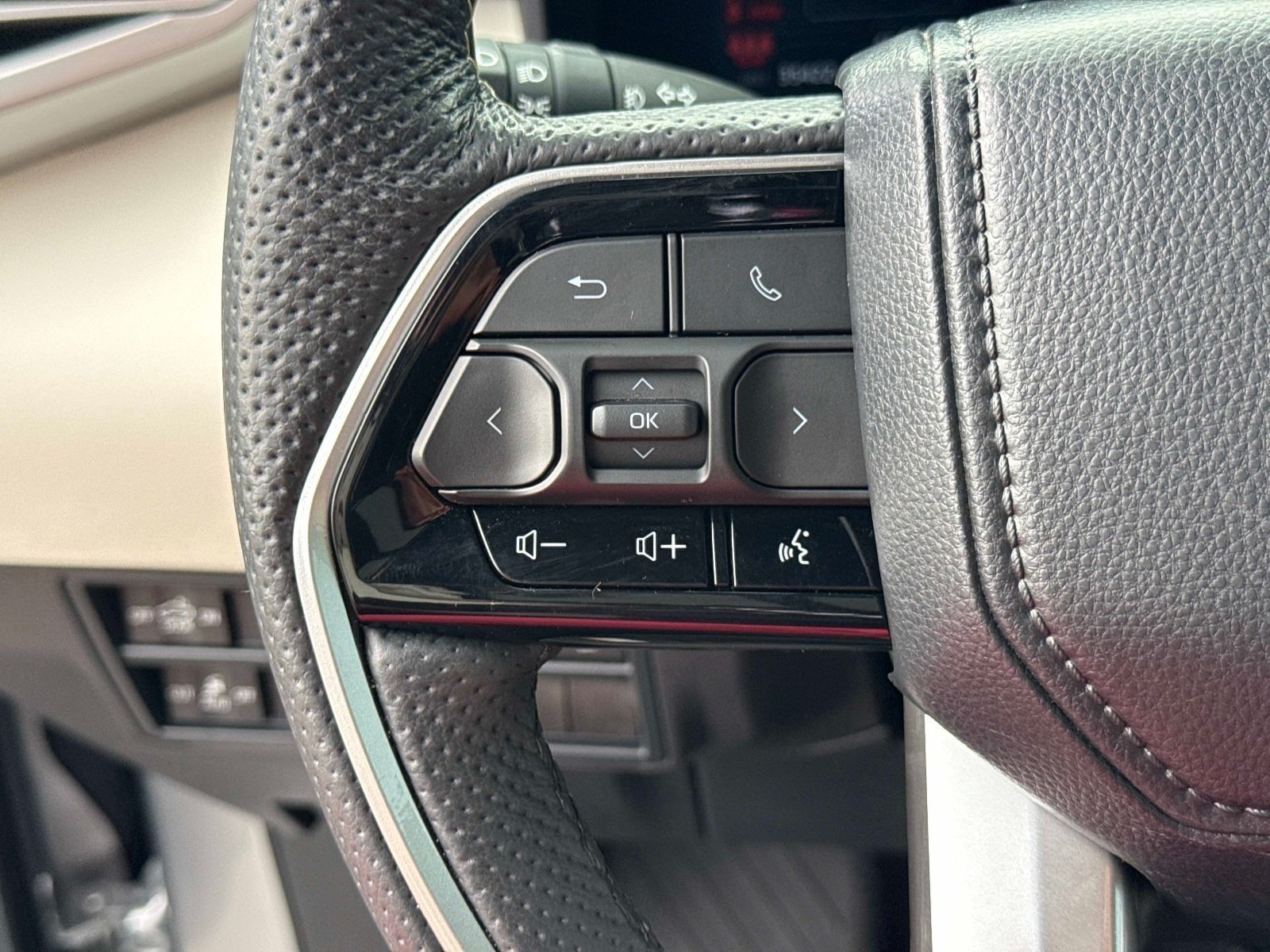 Used 2024 Toyota Tundra Capstone AWD/4WD image 31