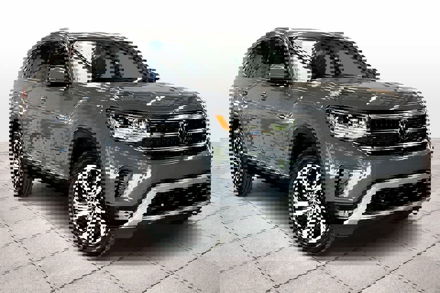 Used 2021 Volkswagen Atlas Cross Sport SEL Premium image 2