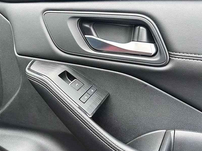 Used 2025 Nissan Rogue SL w/ Tech Package image 52