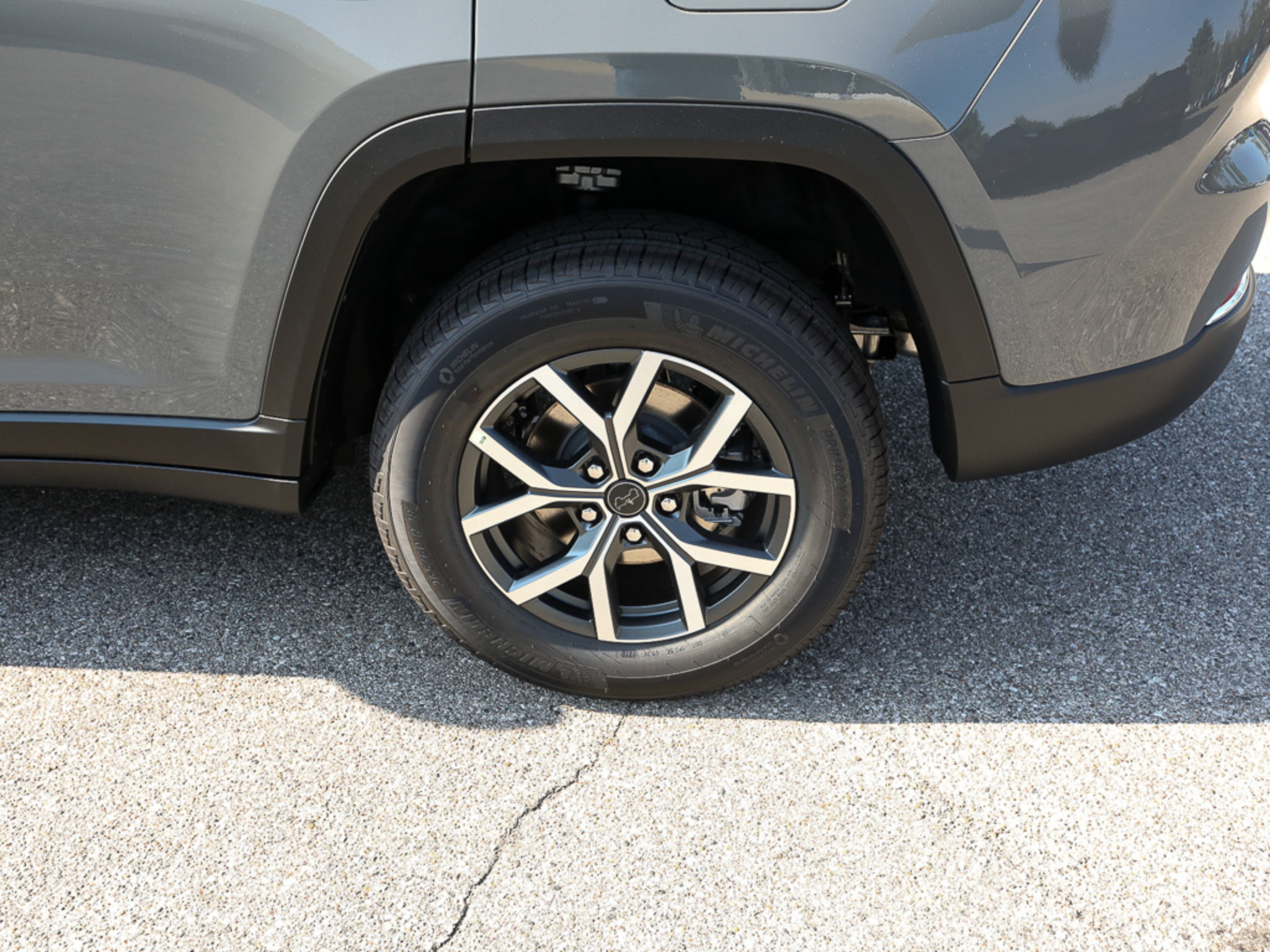 New 2027 Jeep Grand Cherokee Laredo X AWD/4WD image 4