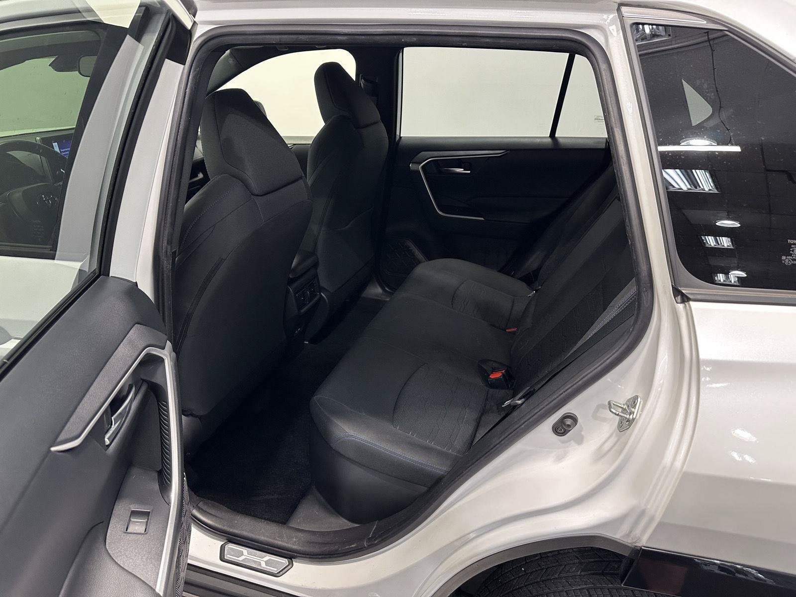 Used 2023 Toyota RAV4 SE w/ Convenience Package AWD/4WD image 25