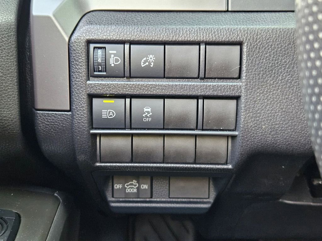 Used 2025 Toyota Tacoma SR5 AWD/4WD image 18
