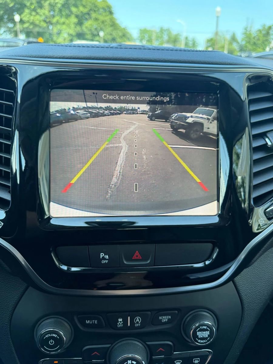 Used 2019 Jeep Cherokee Limited AWD/4WD image 24