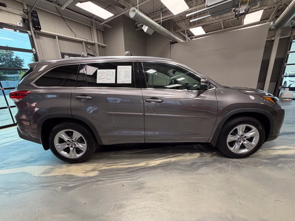 Used 2017 Toyota Highlander Limited AWD/4WD image 34