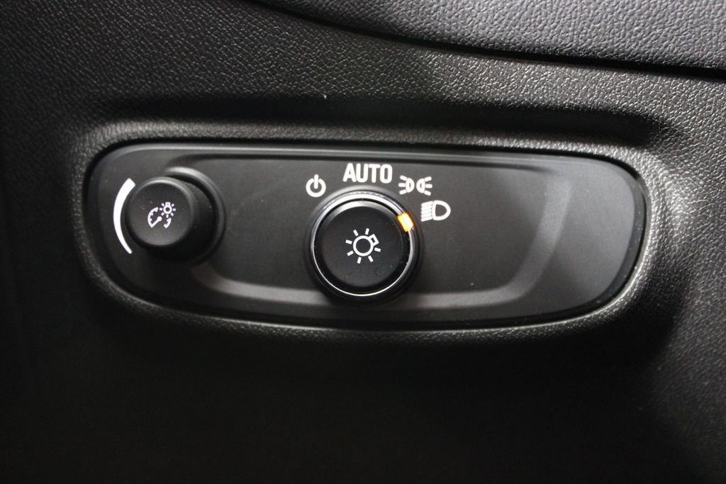 Used 2023 Chevrolet Equinox LT image 48