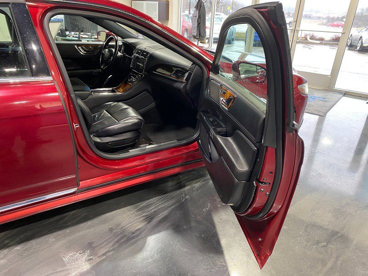 Used 2018 Lincoln Continental Premiere FWD image 17