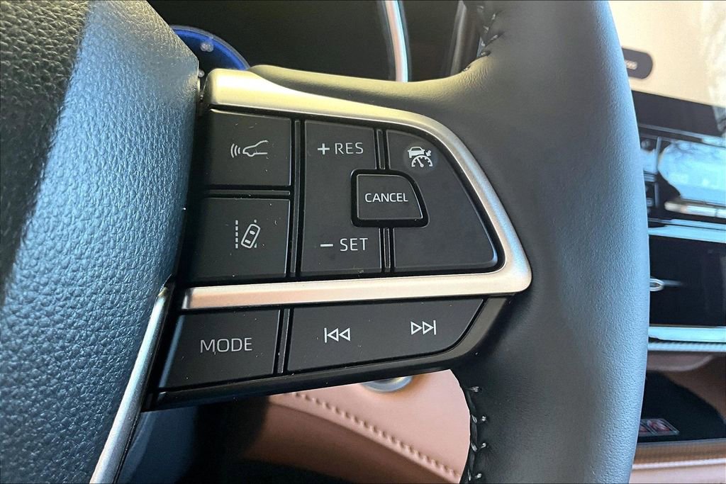 Used 2026 Toyota Highlander Platinum image 12