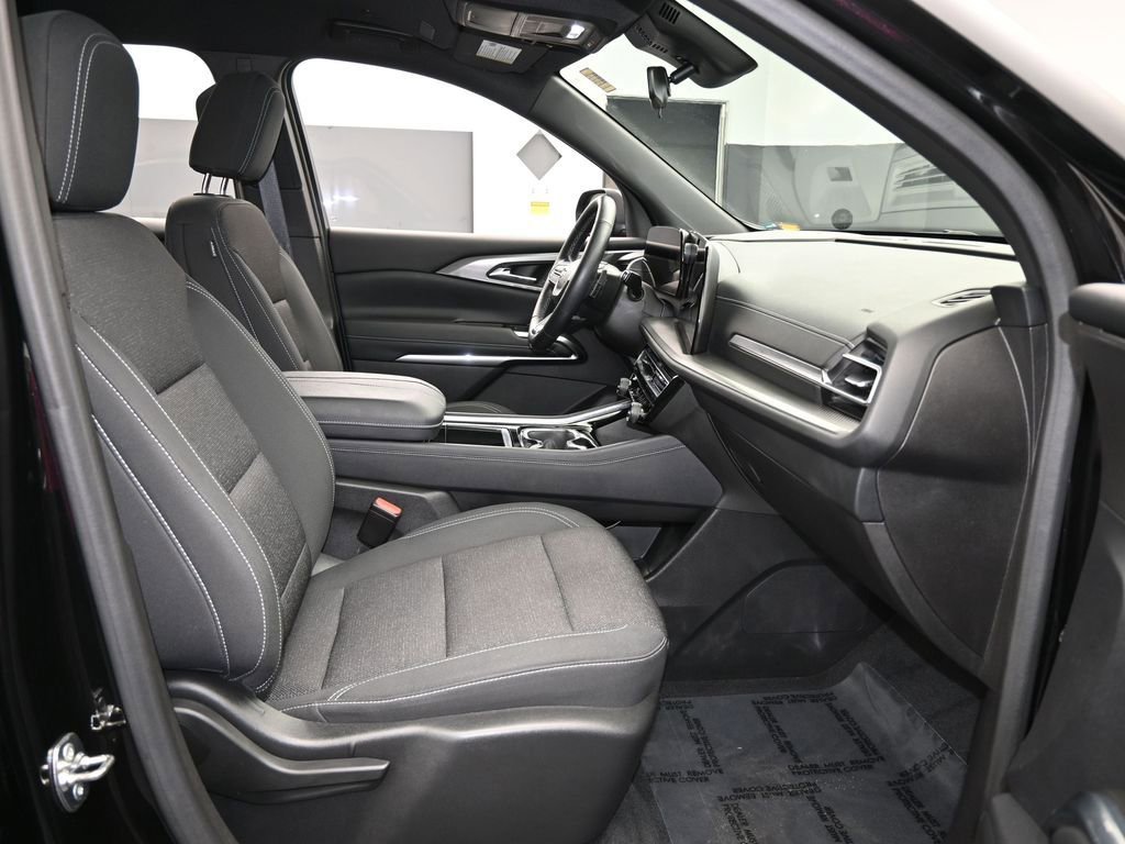 Used 2024 Chevrolet Traverse LS image 50