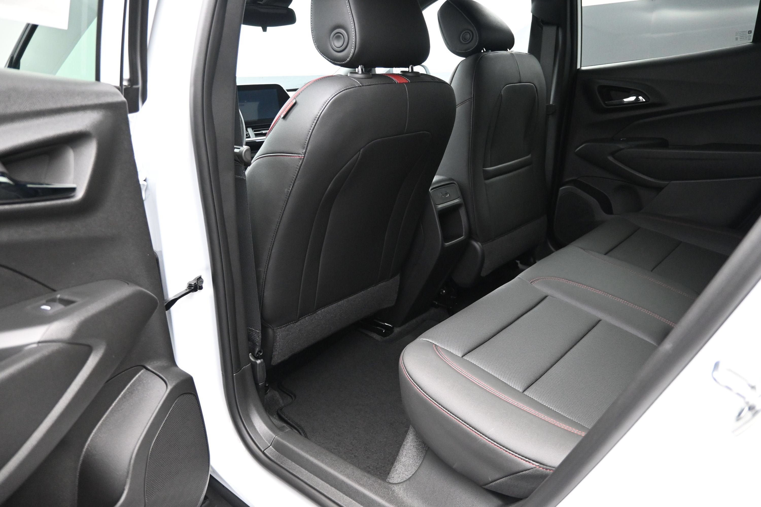 New 2026 Chevrolet Trax RS w/ Sunroof Package FWD image 26