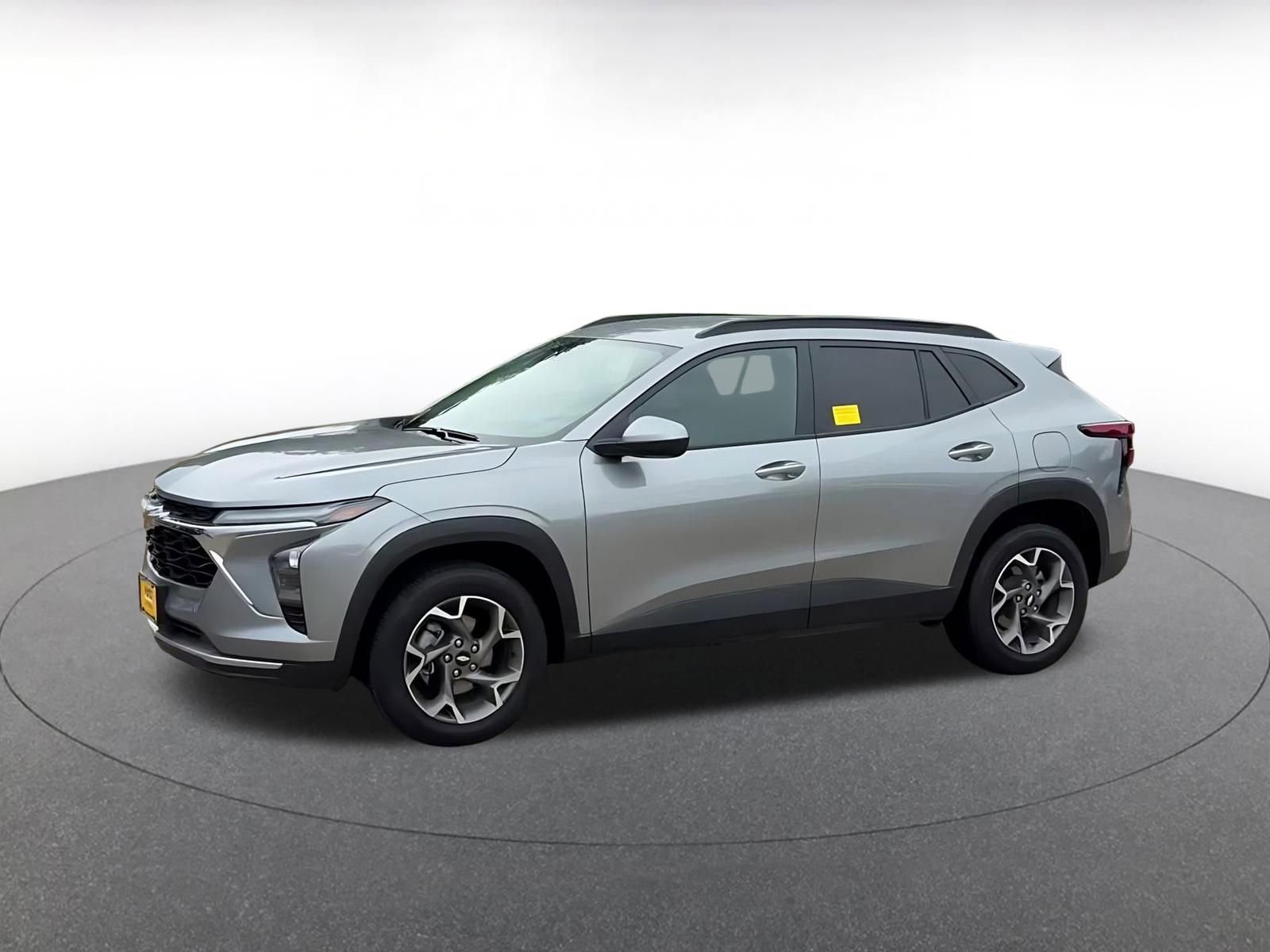Used 2025 Chevrolet Trax LT FWD image 9