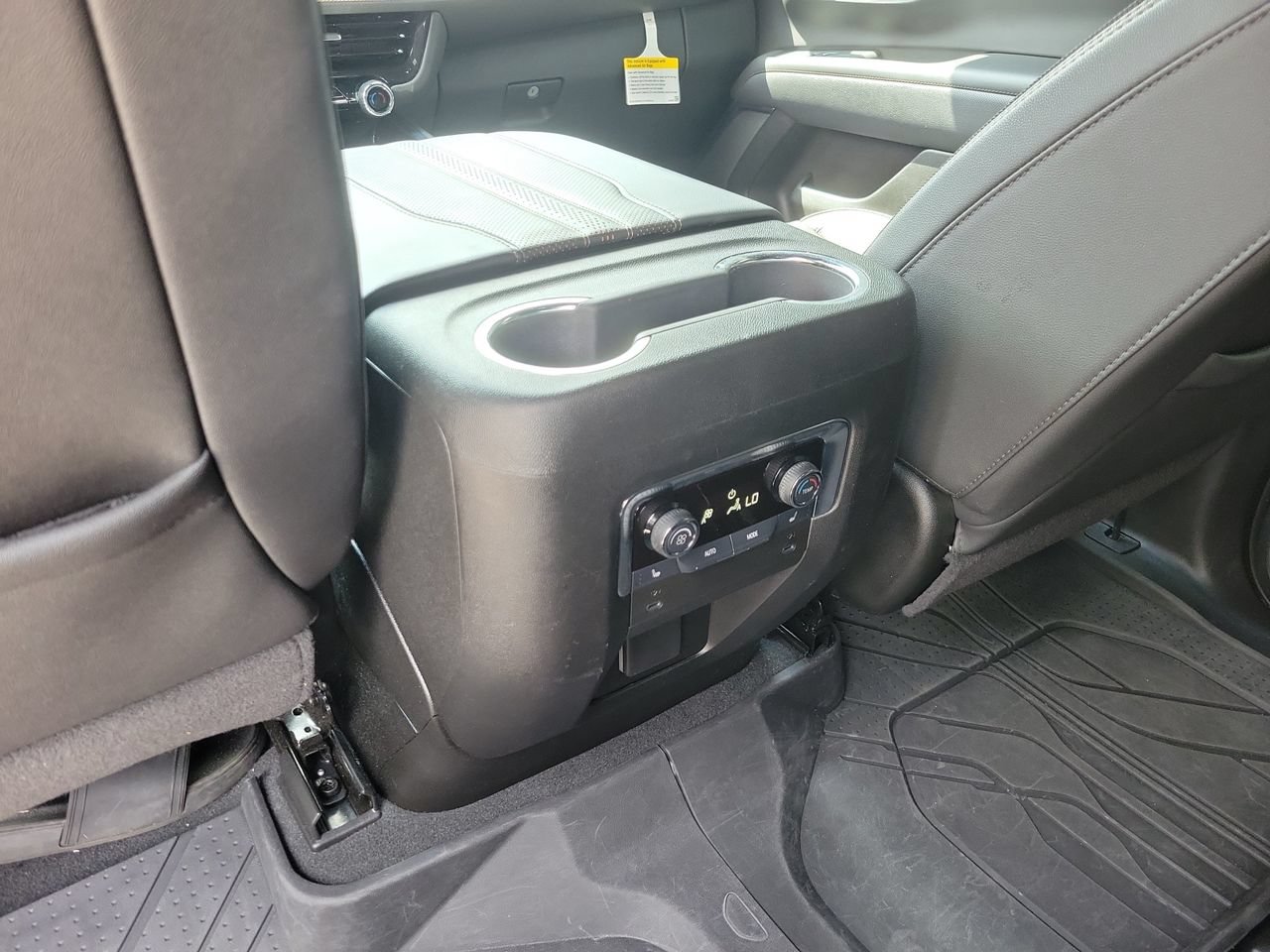 Used 2025 Chevrolet Suburban High Country RWD image 11
