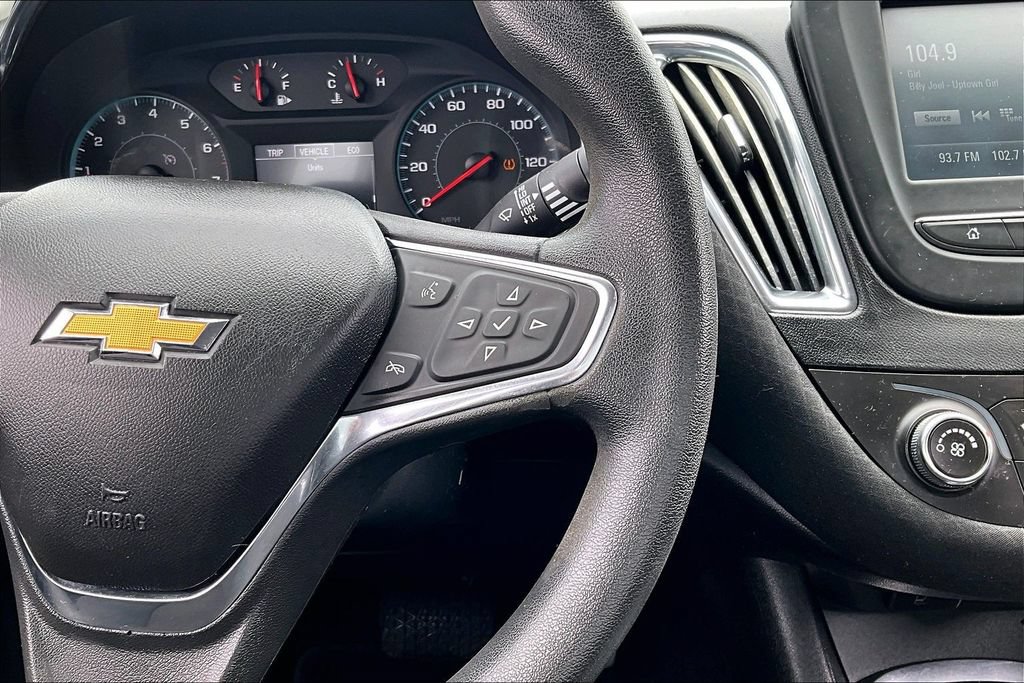 Used 2017 Chevrolet Malibu LT FWD image 18