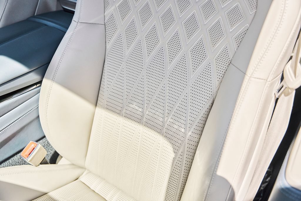 Used 2022 Bentley Flying Spur W12 AWD/4WD image 48